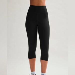 Girlfriend Collective black compressive high rise capri cropped leggings S/small